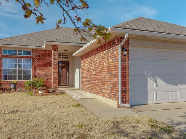 617 N White Tail Way, Mustang, OK 73064