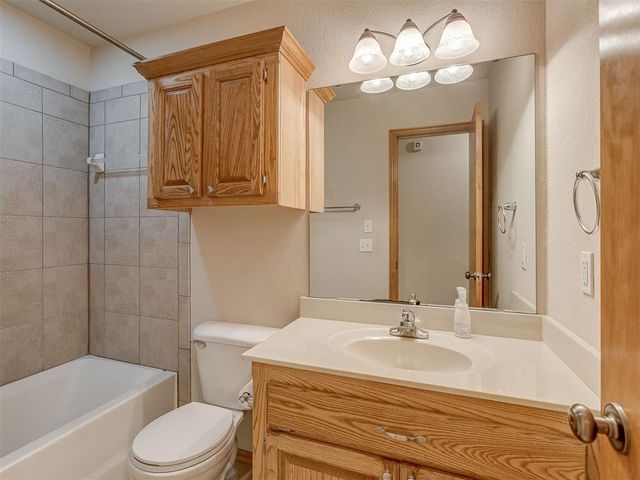 617 N White Tail Way, Mustang, OK 73064