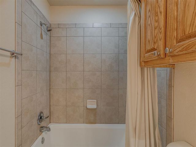 617 N White Tail Way, Mustang, OK 73064