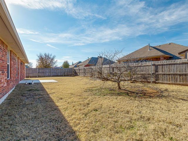 617 N White Tail Way, Mustang, OK 73064