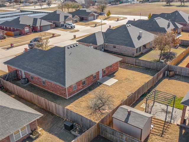 617 N White Tail Way, Mustang, OK 73064