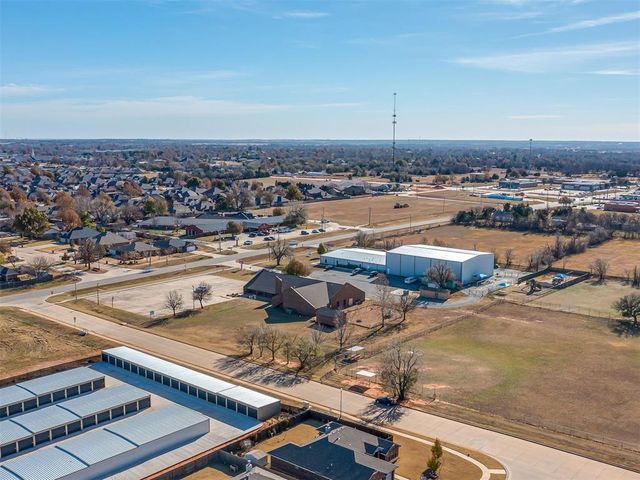 617 N White Tail Way, Mustang, OK 73064