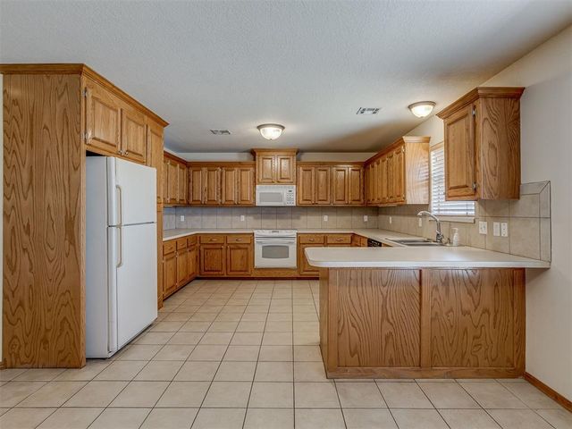 617 N White Tail Way, Mustang, OK 73064