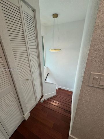 10916 SW 70th Ter, Miami, FL 33173