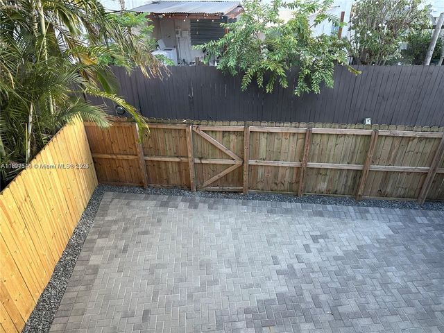 10916 SW 70th Ter, Miami, FL 33173