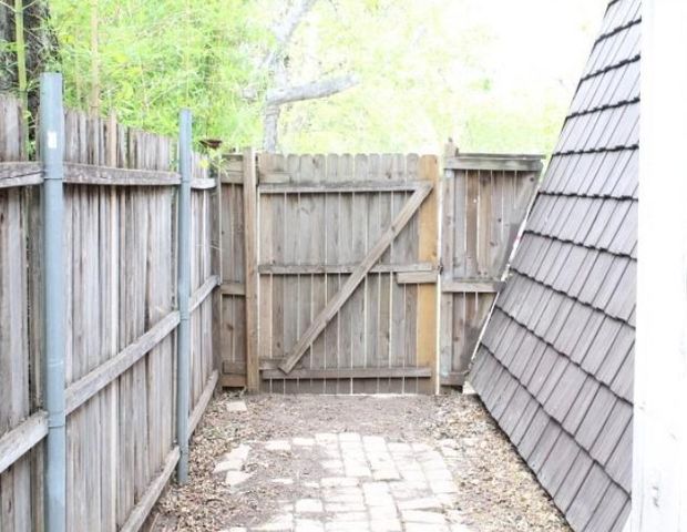 500 Mimosa Street, Irving, TX 75061