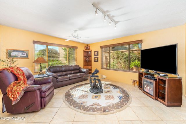 972 W Camino Urbano, Green Valley, AZ 85622