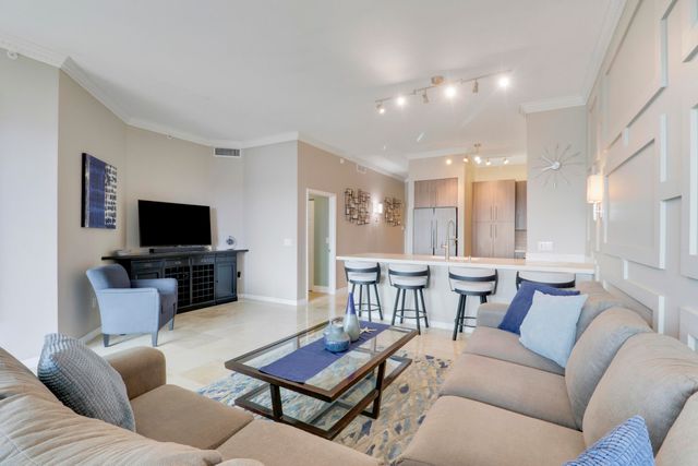 806 E Windward Way 102, Lantana, FL 33462