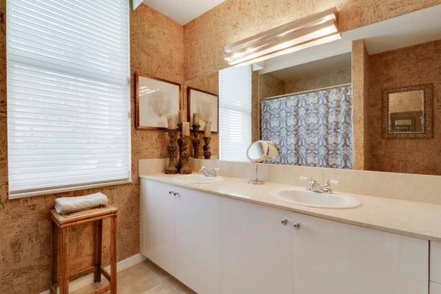 806 E Windward Way 102, Lantana, FL 33462