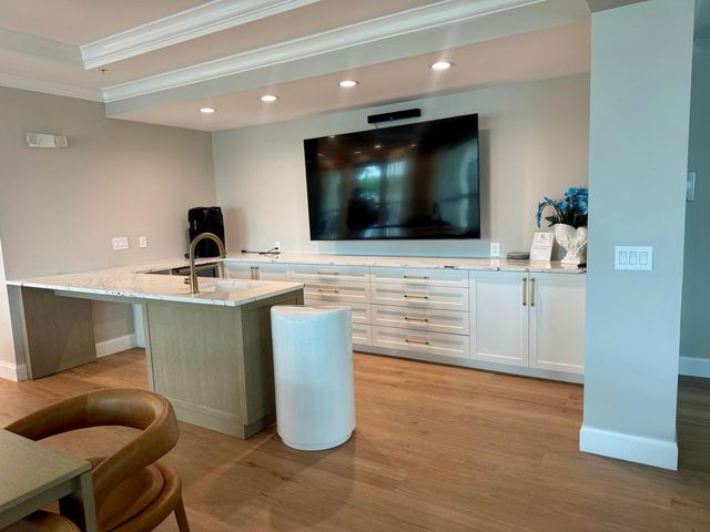 806 E Windward Way 102, Lantana, FL 33462