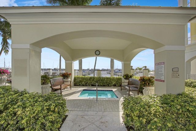806 E Windward Way 102, Lantana, FL 33462