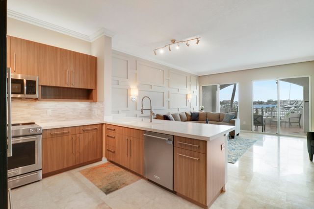 806 E Windward Way 102, Lantana, FL 33462