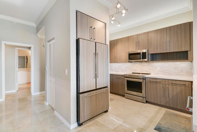 806 E Windward Way 102, Lantana, FL 33462