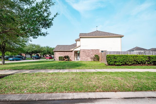 4435 Crossvine Avenue, Baytown, TX 77521