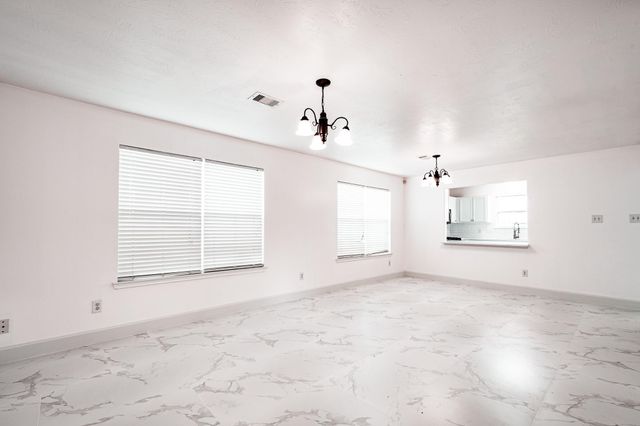4435 Crossvine Avenue, Baytown, TX 77521