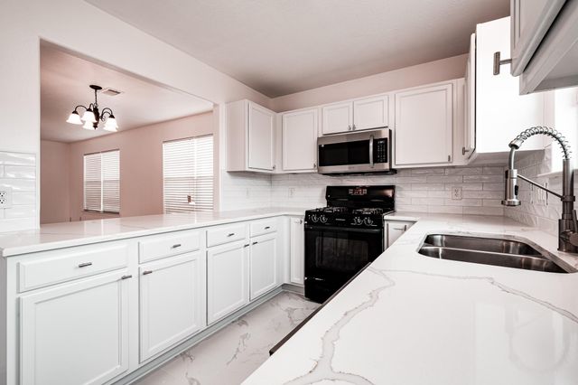 4435 Crossvine Avenue, Baytown, TX 77521