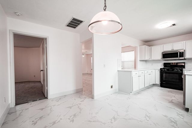 4435 Crossvine Avenue, Baytown, TX 77521