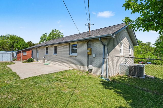 1404 Alton Dr, Pleasant View, TN 37146