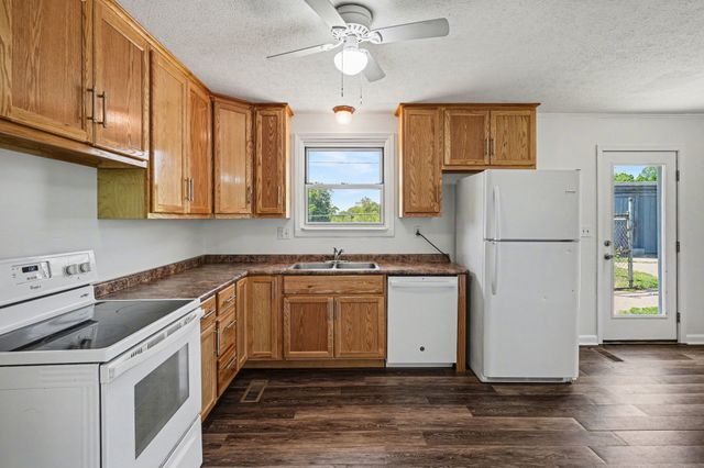 1404 Alton Dr, Pleasant View, TN 37146