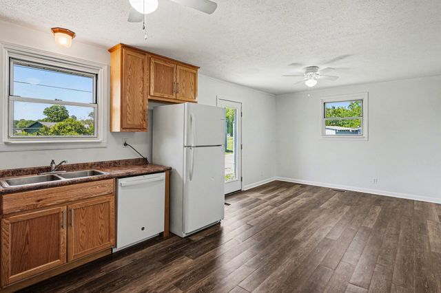 1404 Alton Dr, Pleasant View, TN 37146