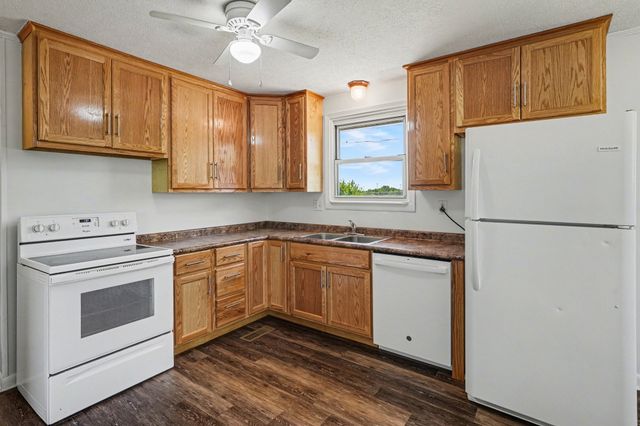 1404 Alton Dr, Pleasant View, TN 37146