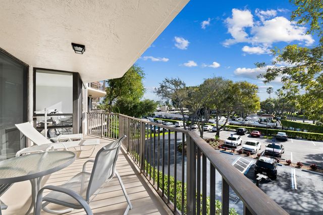 799 Jeffery Street 303, Boca Raton, FL 33487