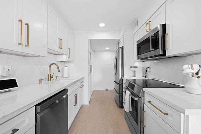799 Jeffery Street 303, Boca Raton, FL 33487