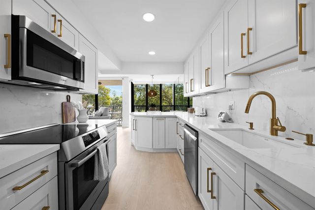 799 Jeffery Street 303, Boca Raton, FL 33487
