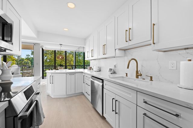 799 Jeffery Street 303, Boca Raton, FL 33487
