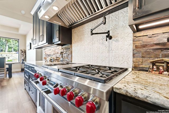 6 Sendero Pt, Fair Oaks Ranch, TX 78015