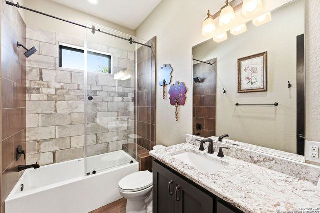 6 Sendero Pt, Fair Oaks Ranch, TX 78015