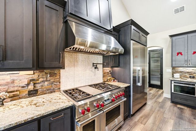 6 Sendero Pt, Fair Oaks Ranch, TX 78015