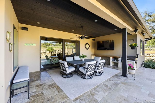 6 Sendero Pt, Fair Oaks Ranch, TX 78015