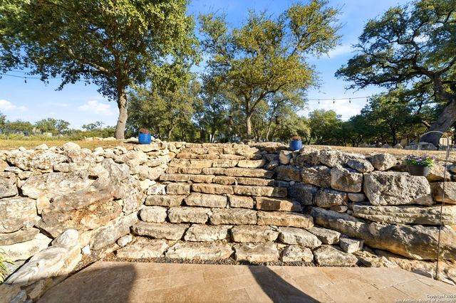 6 Sendero Pt, Fair Oaks Ranch, TX 78015