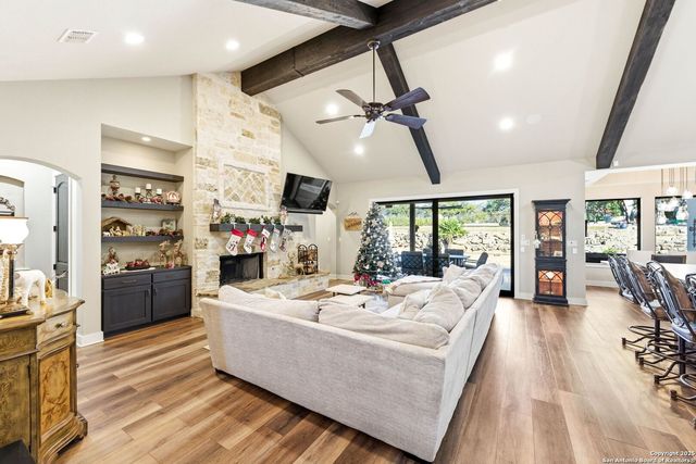 6 Sendero Pt, Fair Oaks Ranch, TX 78015