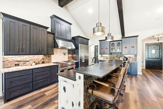 6 Sendero Pt, Fair Oaks Ranch, TX 78015