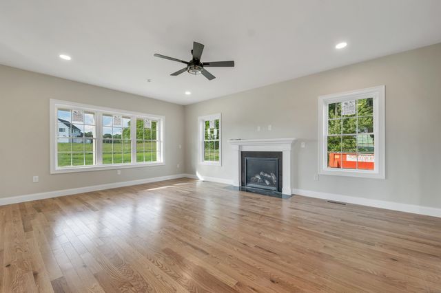 22 Fairway Drive, Dunbarton, NH 03046