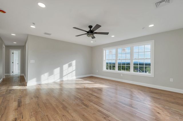 22 Fairway Drive, Dunbarton, NH 03046