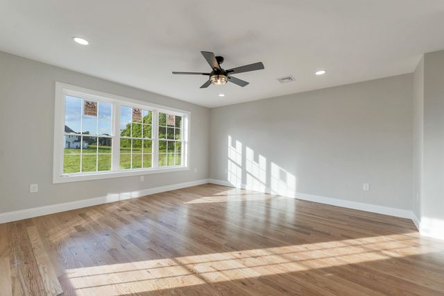 22 Fairway Drive, Dunbarton, NH 03046
