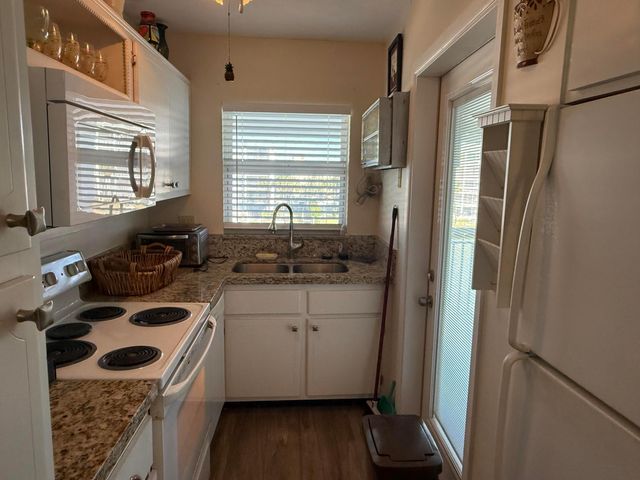 111 Shore Court 302, North Palm Beach, FL 33408