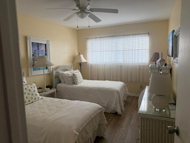 111 Shore Court 302, North Palm Beach, FL 33408