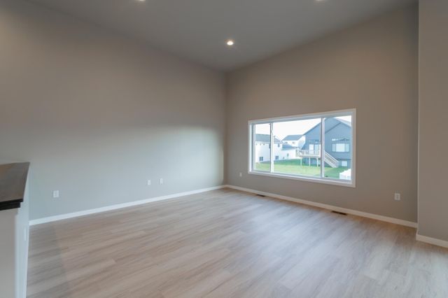 1149 60th Avenue W, West Fargo, ND 58078