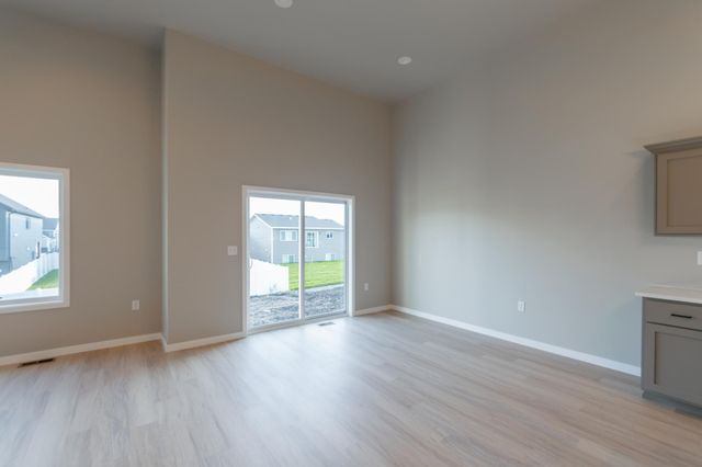 1149 60th Avenue W, West Fargo, ND 58078