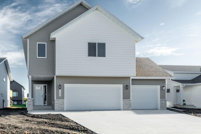 1149 60th Avenue W, West Fargo, ND 58078