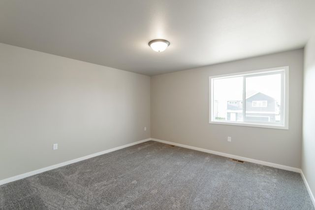 1149 60th Avenue W, West Fargo, ND 58078