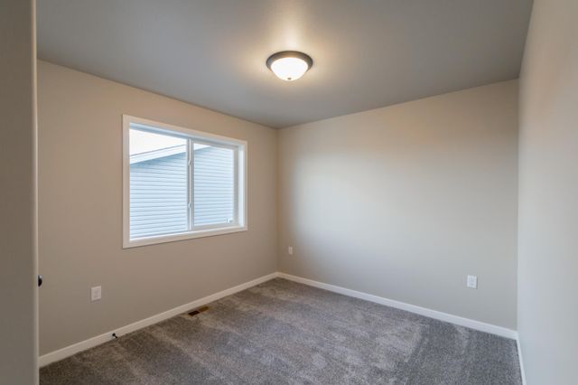 1149 60th Avenue W, West Fargo, ND 58078