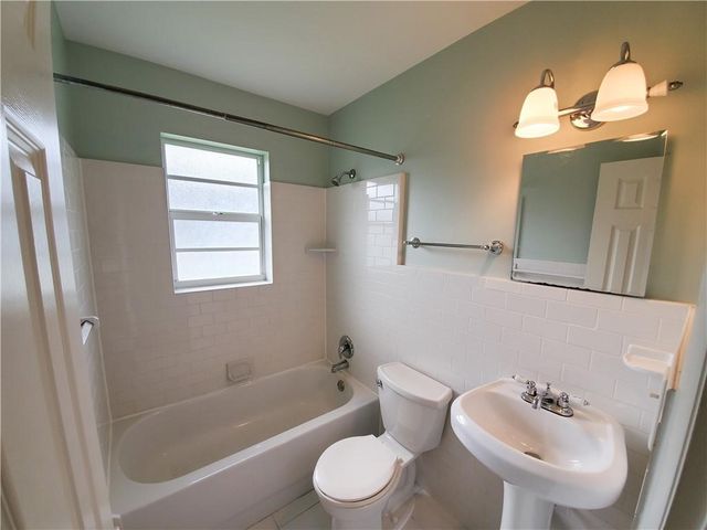 919 Turtle Cove Lane 1, Vero Beach, FL 32963