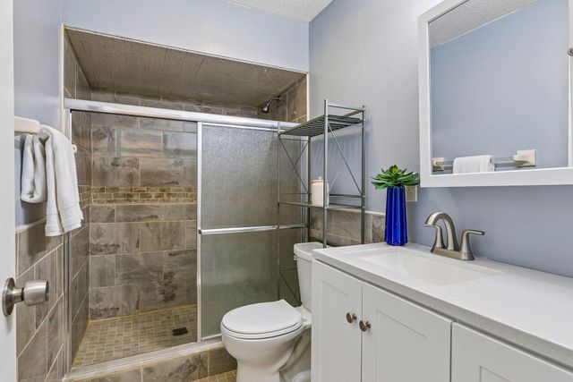 7852 Rimbley Road, Woodbury, MN 55125