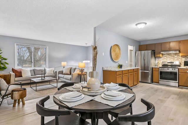 7852 Rimbley Road, Woodbury, MN 55125