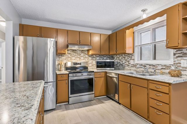 7852 Rimbley Road, Woodbury, MN 55125